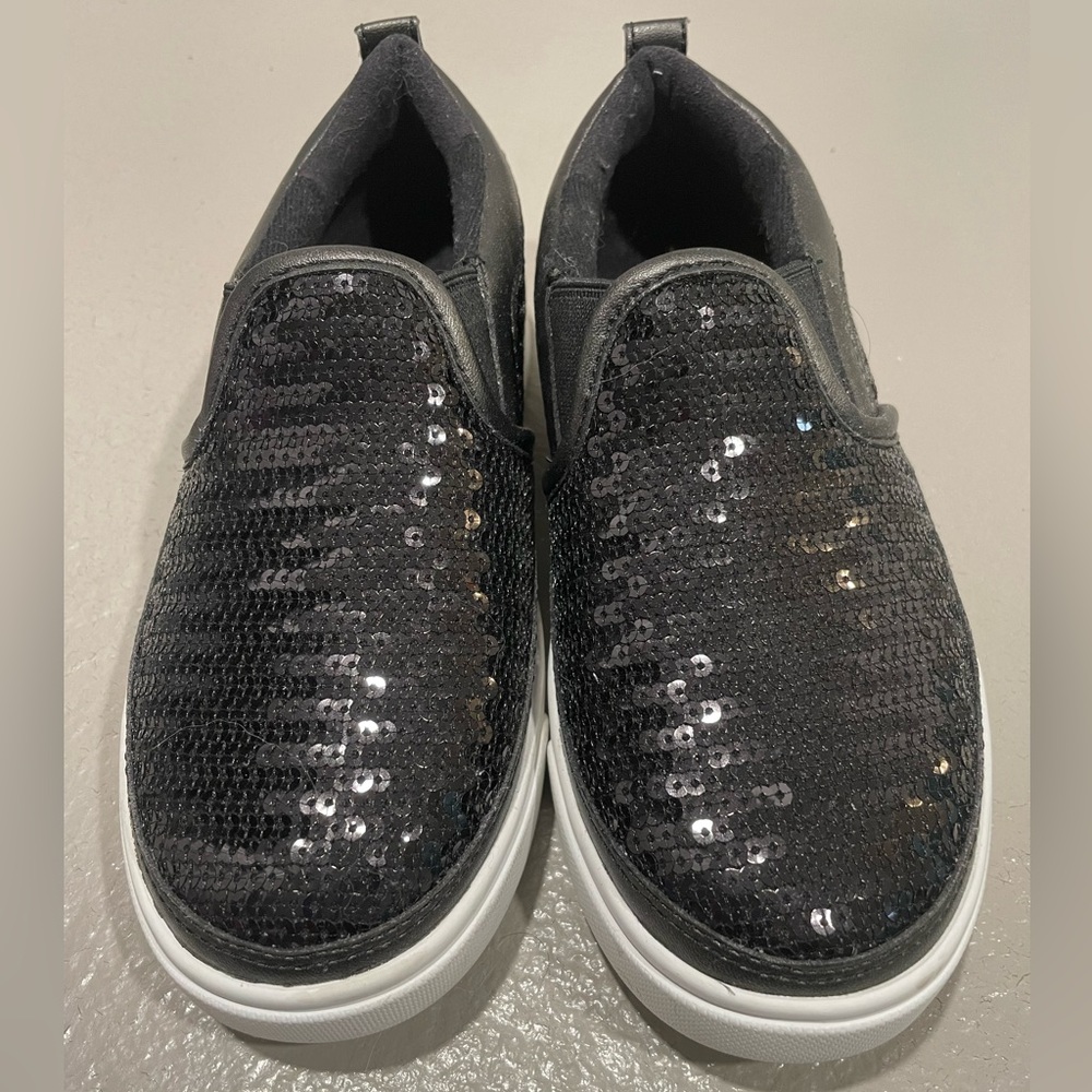 Like new UGG kids 13 Caplan Slip-On Sneakers